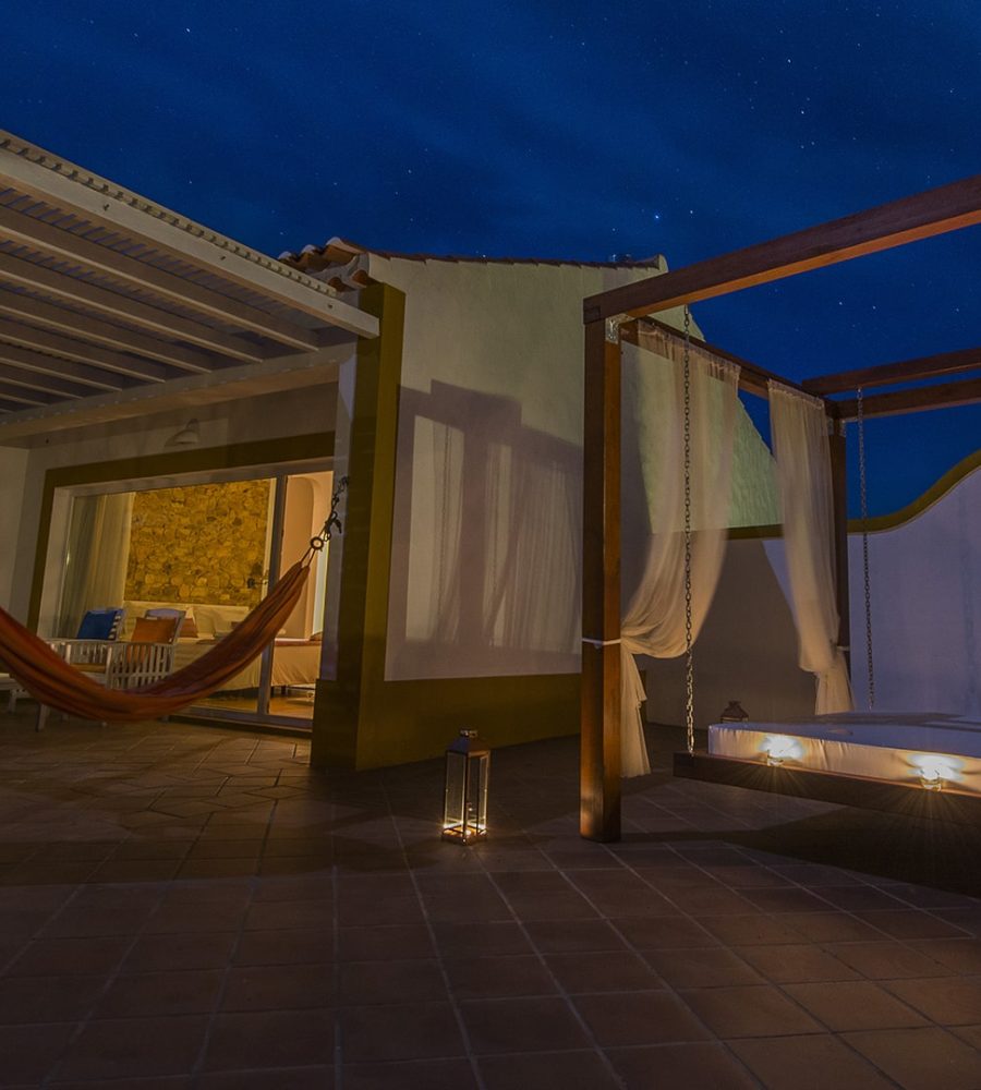 suite-deluxe-exterior-header